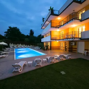 https://residence-garda-palace.hotelinveneto.com